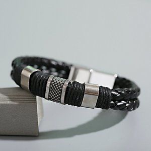 BEAUTIFUL BRAND NEW MEN'S BLACK BRAIDED BRACELET